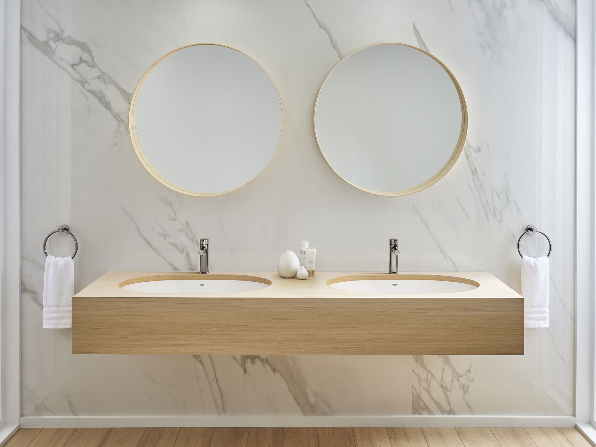 double sink with 2 mirrors